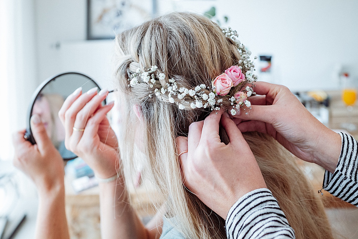 Haarschmuck, Blumenkranz braut, haarstyling hochzeit, hochzeitsfotograf Bremen