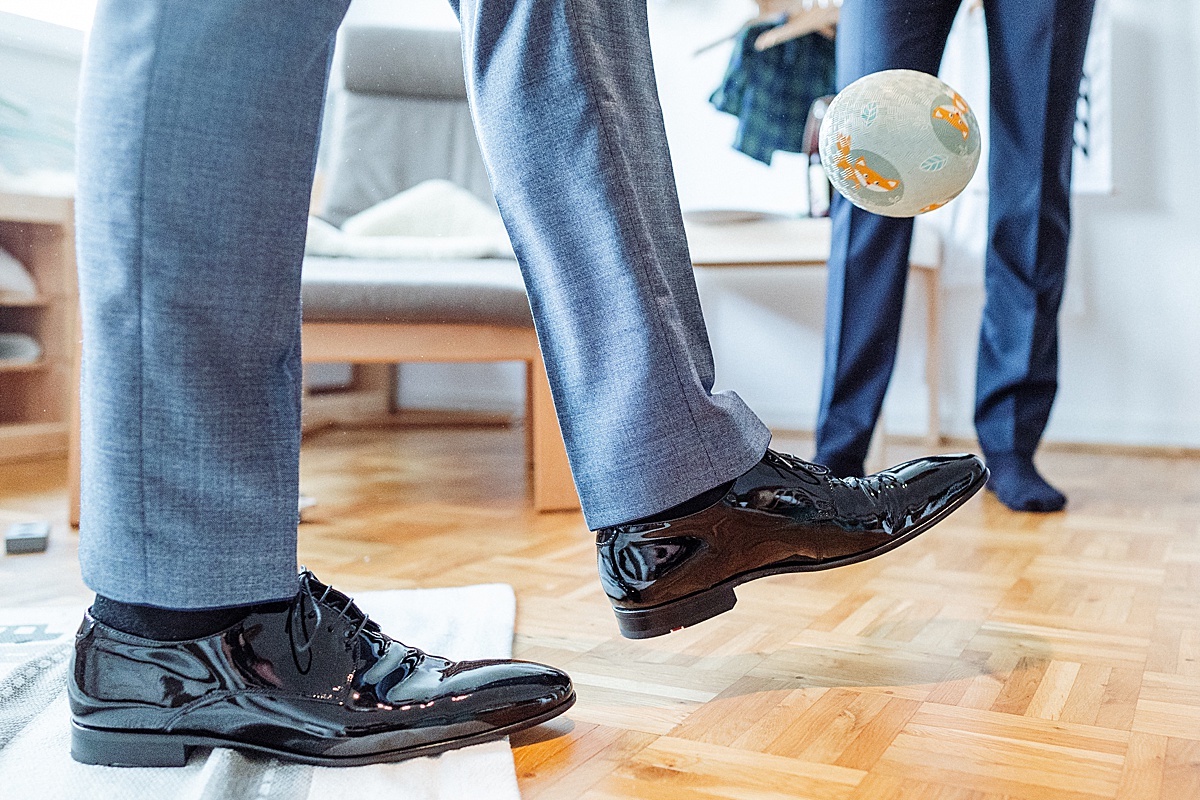 Fußball auf hochzeit, hochzeitsreportage, hochzeitsfotos