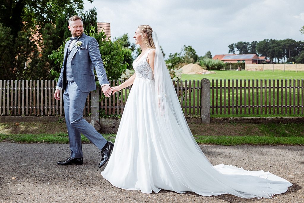 brautpaar, paarshooting, Hochzeitskleid