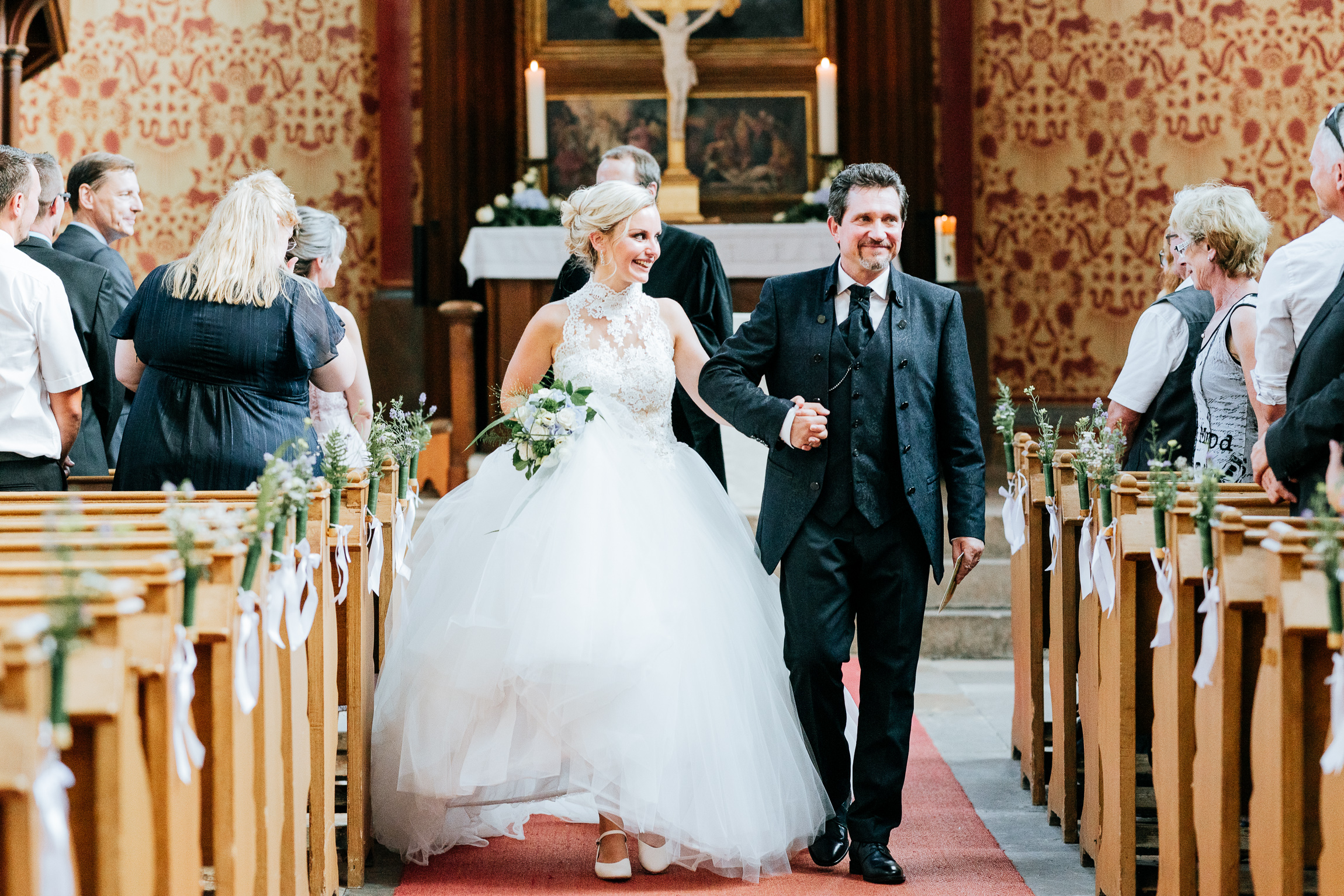 hochzeitsfotograf Leipzig, brautpaar in kirche, sebastian sroke hochzeitsfotograf