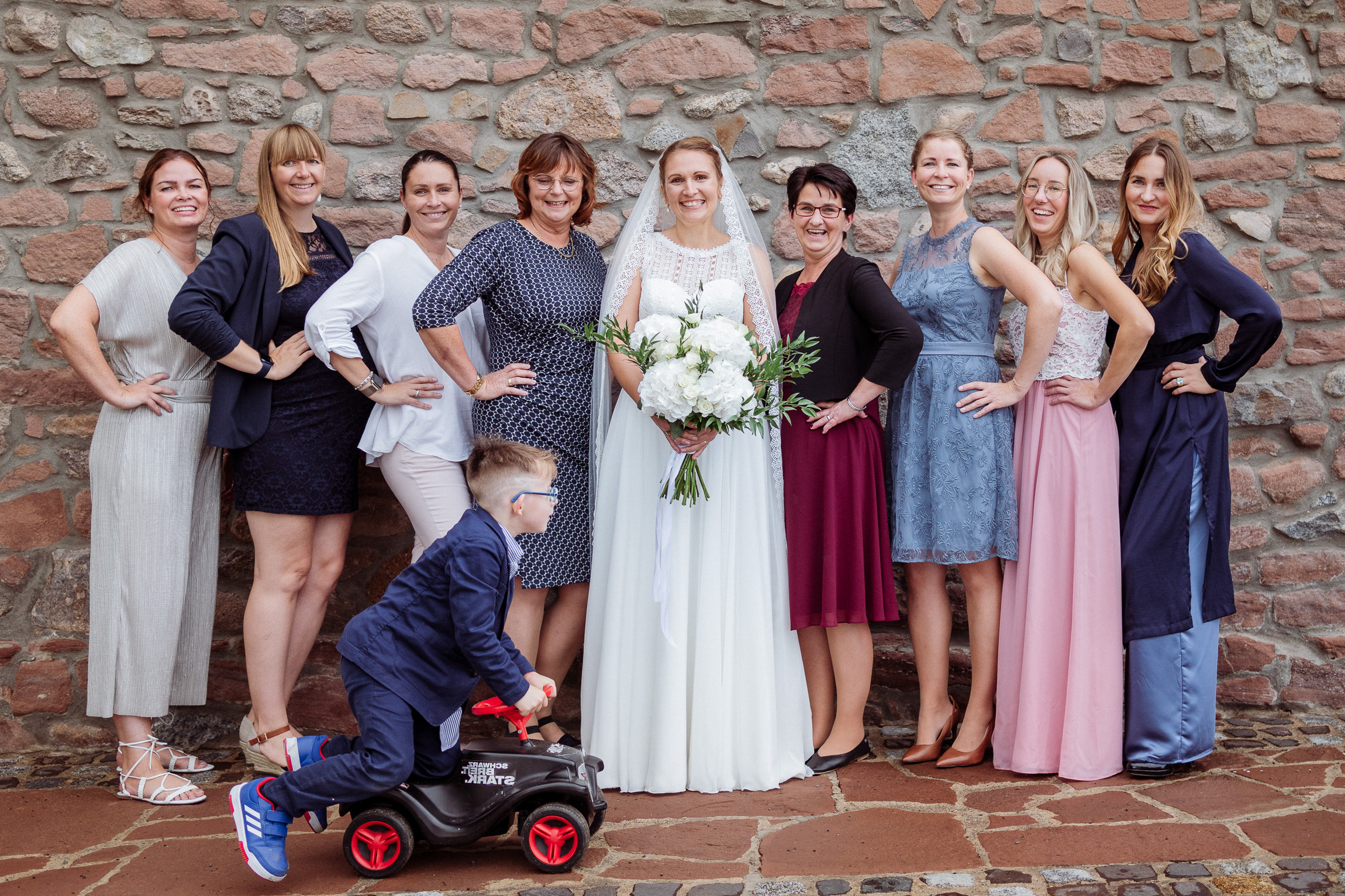 situationskomik, hochzeit, storytelling, gruppenfoto